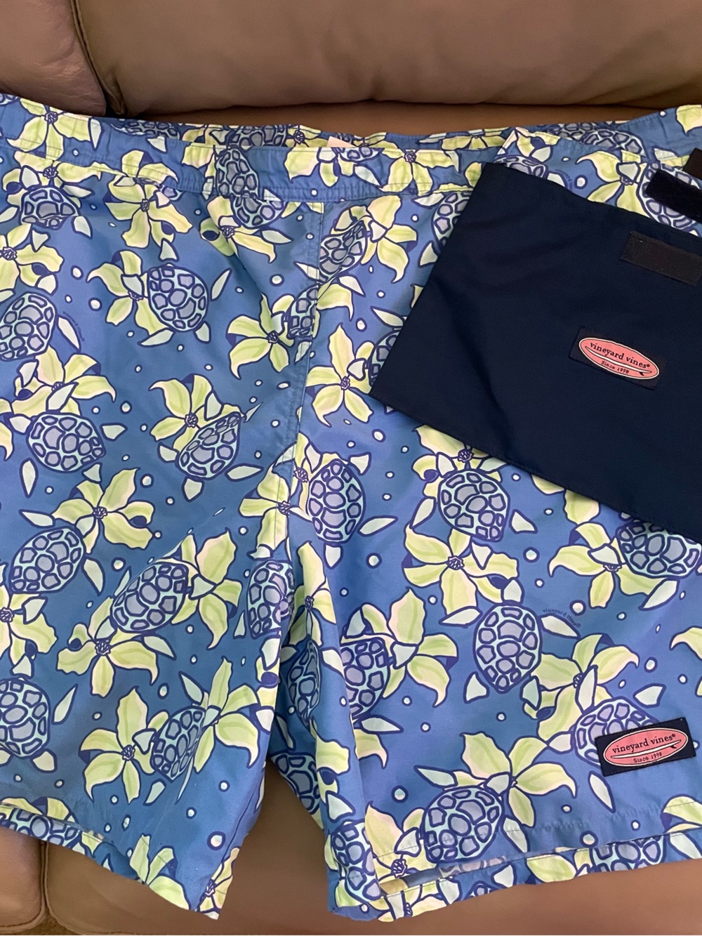 Vineyard Vines Men's Blue Sea Turtle & Floral Swim Shorts & Tote Bag XL